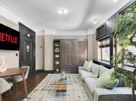 Central Location and Walkable Condo in NY with GYM，位于纽约的酒店