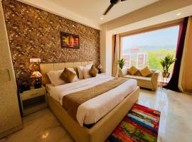 Hotel Golden Temple View by La Casa, Amritsar #top rated #most awarded #Swimming pool #prime location #luxury rooms #parking #rooftop cafe，位于阿姆利则的酒店