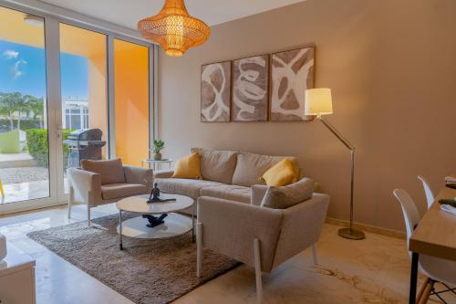 Modern Ground Level Condo, 2 bedrooms, Direct pool access