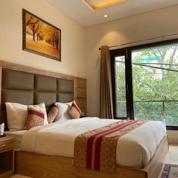Hotel Exotic - 5 min walk from Golden Temple，位于阿姆利则的酒店